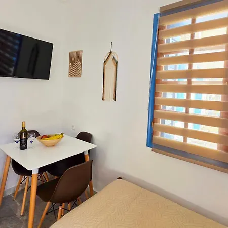 Michele Marie Apts Апартаменты *
