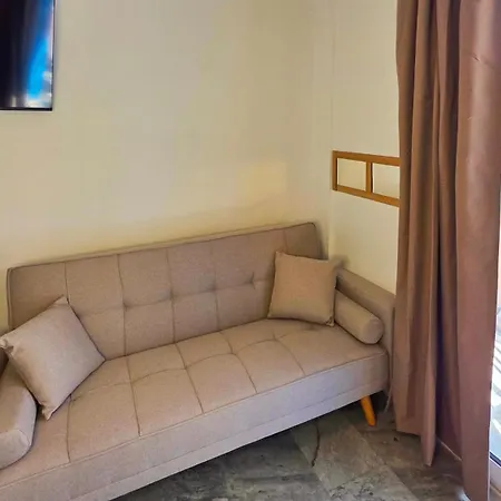 Michele Marie Apts Апартаменты