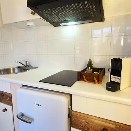 Michele Marie Apts Апартаменты
