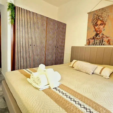 Michele Marie Apts Апартаменты *